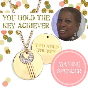 Meet your Posher, Maxine